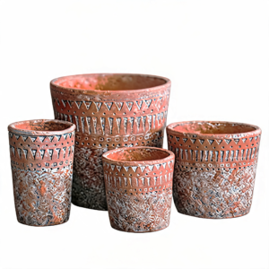Earthenware cultivation in vintage terracotta pots